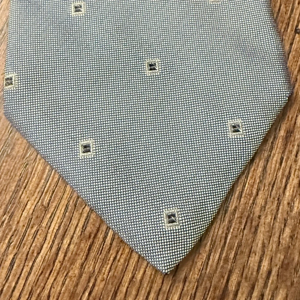 Tommy Hilfiger Blue Print Silk Tie - Fashionable and Chic! BD